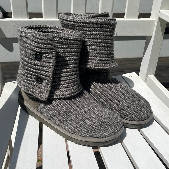 ❄️UGG Cardy Two Button Boot Gray Size 6 - Picture 1 of 9